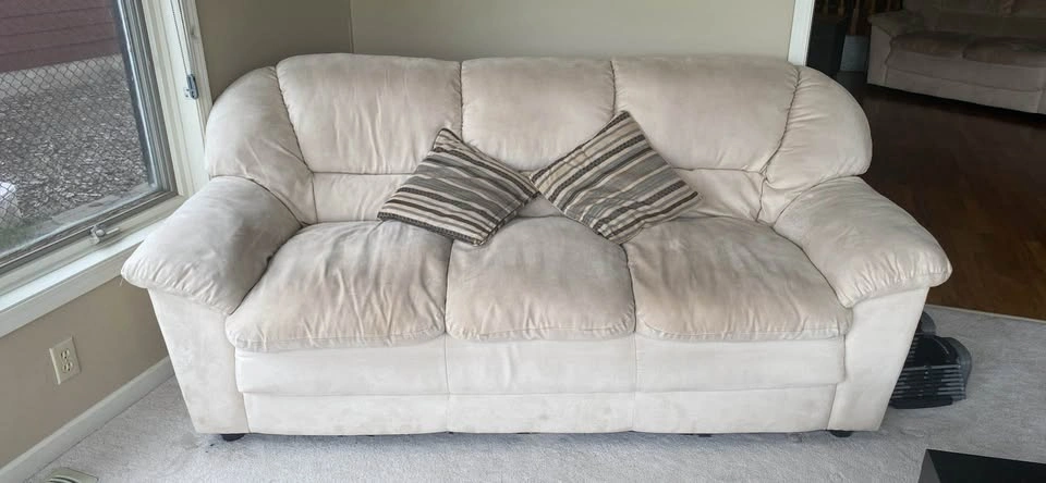 3 Couches for $15 each! Hurry before it’s gone! - photo 2
