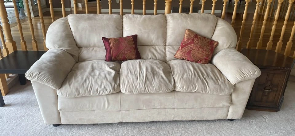 3 Couches for $15 each! Hurry before it’s gone! - photo 3