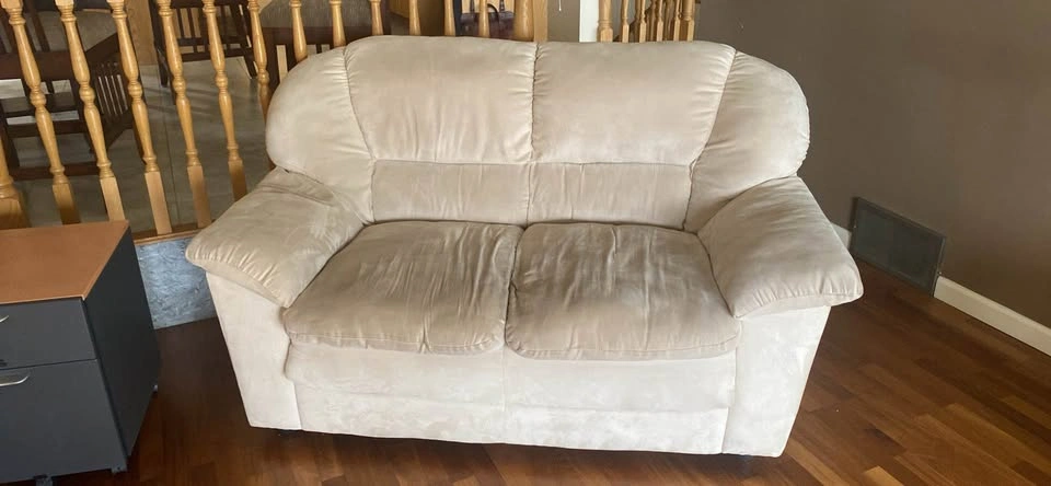 3 Couches for $15 each! Hurry before it’s gone! - photo 4