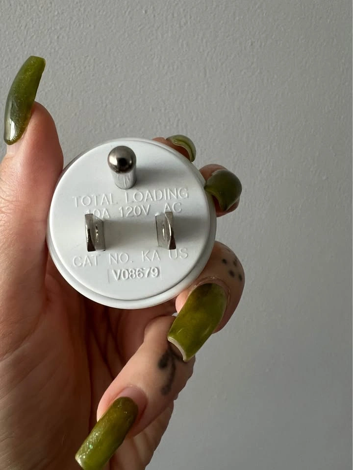 Canada to USA adaptor plug - photo 2