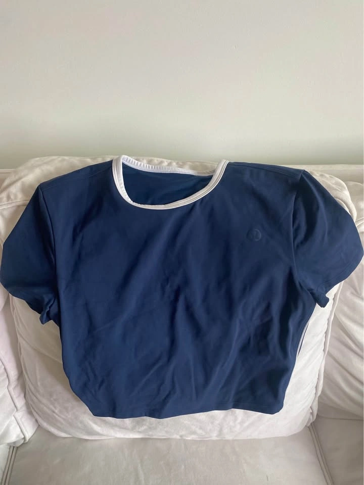 Lululemon Women's Clothing - Size 4 & 6 - photo 4