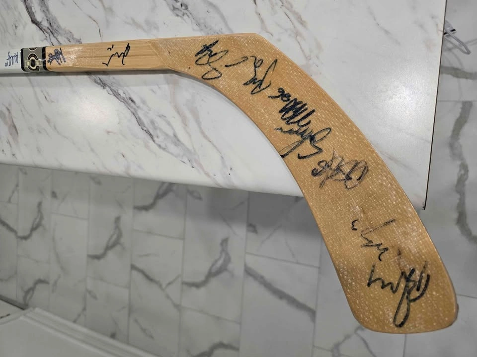 Signed Maple Leafs Hockey Stick - photo 4