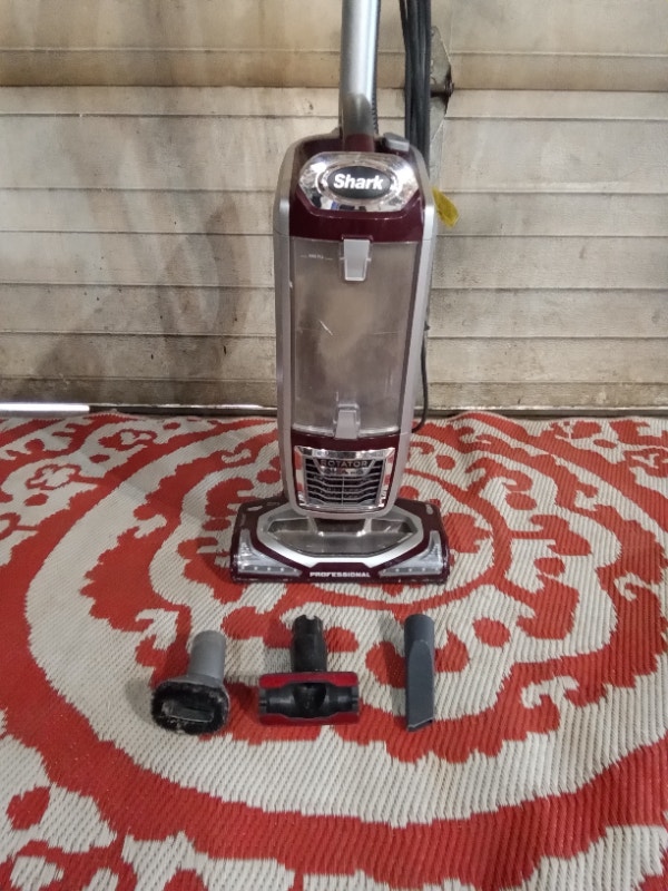 Shark Lift-Away Vacuum - Purple Professional Rotator