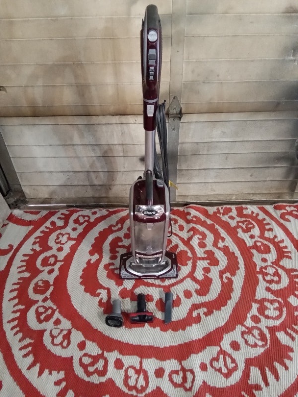 Shark Lift-Away Vacuum - Purple Professional Rotator - photo 2