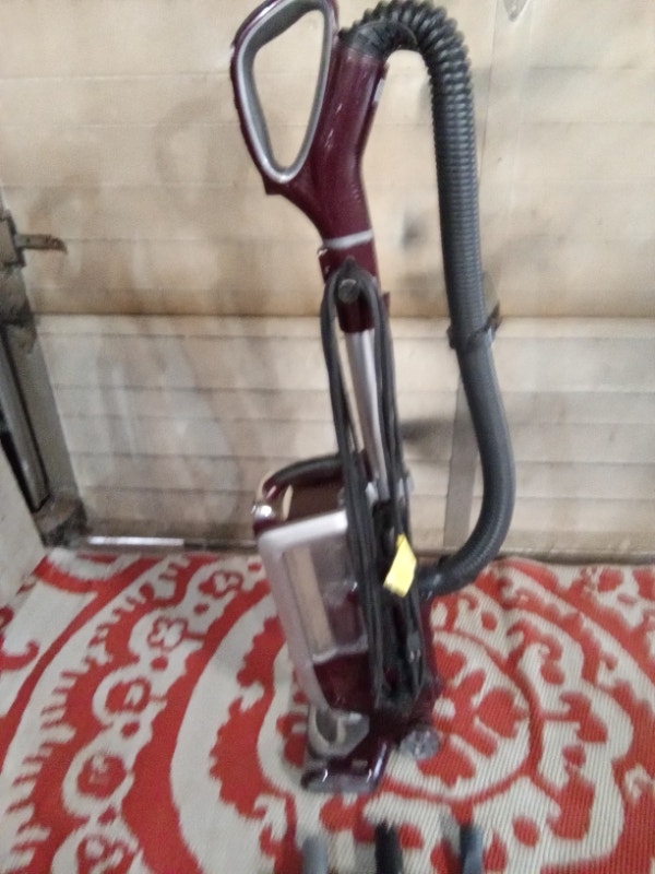 Shark Lift-Away Vacuum - Purple Professional Rotator - photo 4