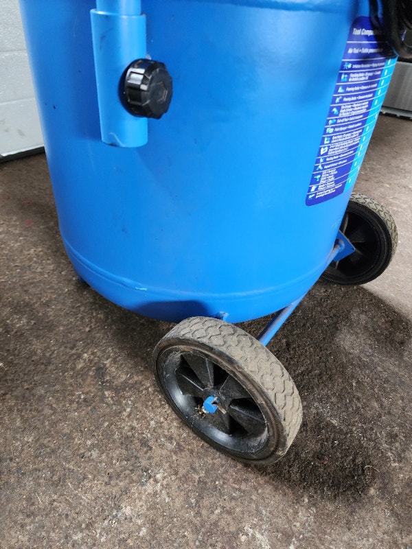 Mastercraft Portable Air Compressor 10 GAL 2HP - photo 4