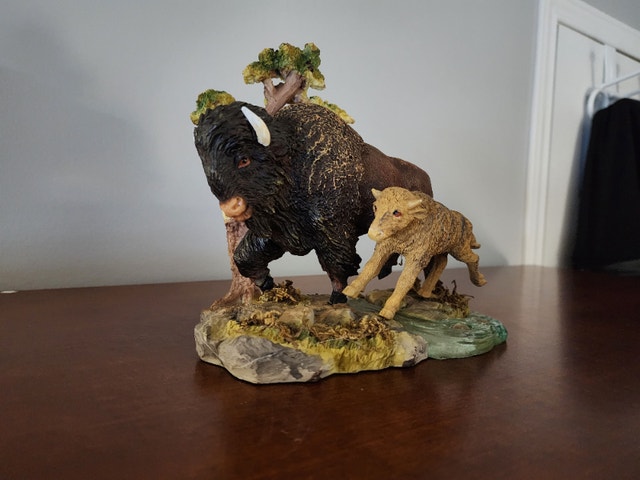 Bison Buffalo & Calf Statue 8'' x 7''