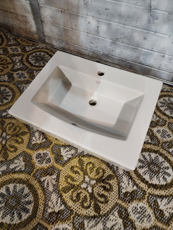 White American Standard Sink - 24'' x 18'' x 5''