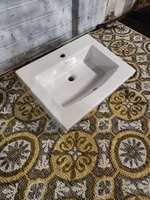 White American Standard Sink - 24'' x 18'' x 5'' - photo 3