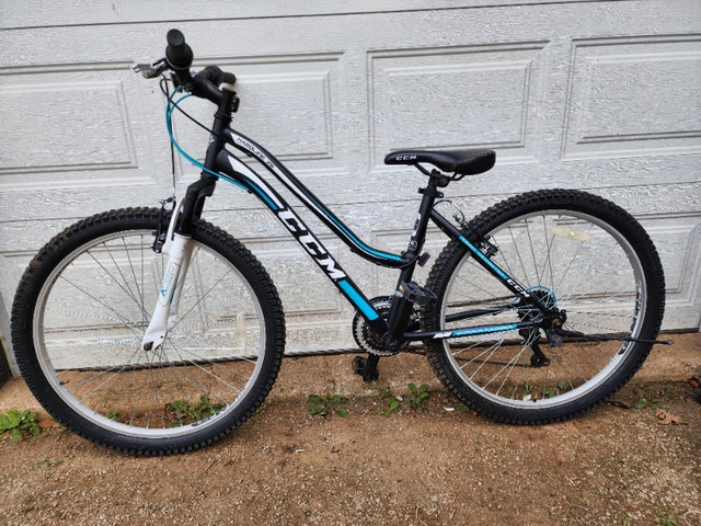 26'' Wheel Bike Hardline CCM Blue Black Bicycle