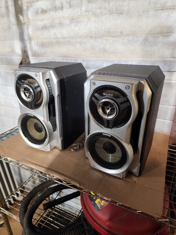 SONY bookshelf speakers Silver 6 OHM