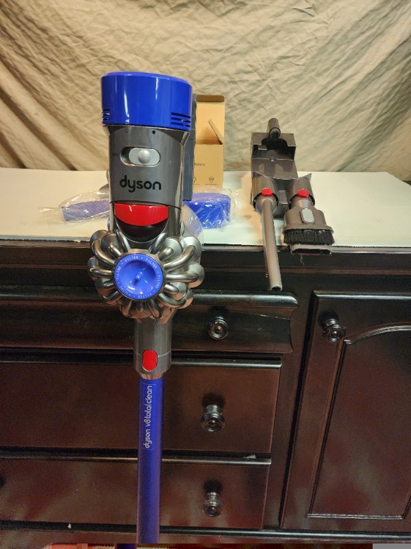 Dyson V8 Cordless Vacuum Cleaner w/ Upgraded Battery & Filter - photo 2