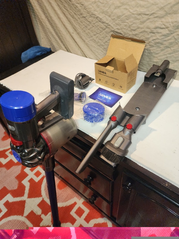 Dyson V8 Cordless Vacuum Cleaner w/ Upgraded Battery & Filter - photo 3