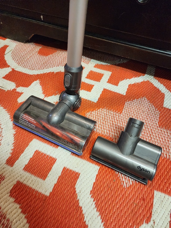 Dyson v6 SLIM Cordless Vacuum - NEW Battery - photo 2
