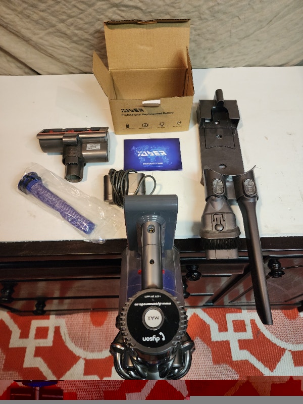 Dyson v6 SLIM Cordless Vacuum - NEW Battery - photo 3