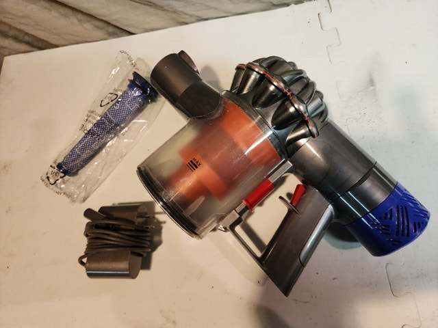 Dyson V6 Silver Vacuum Cleaner ONLY Refurbished cordless