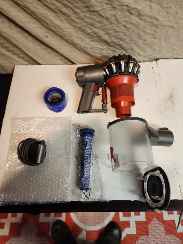 Dyson V6 Silver Vacuum Cleaner ONLY Refurbished cordless - photo 2