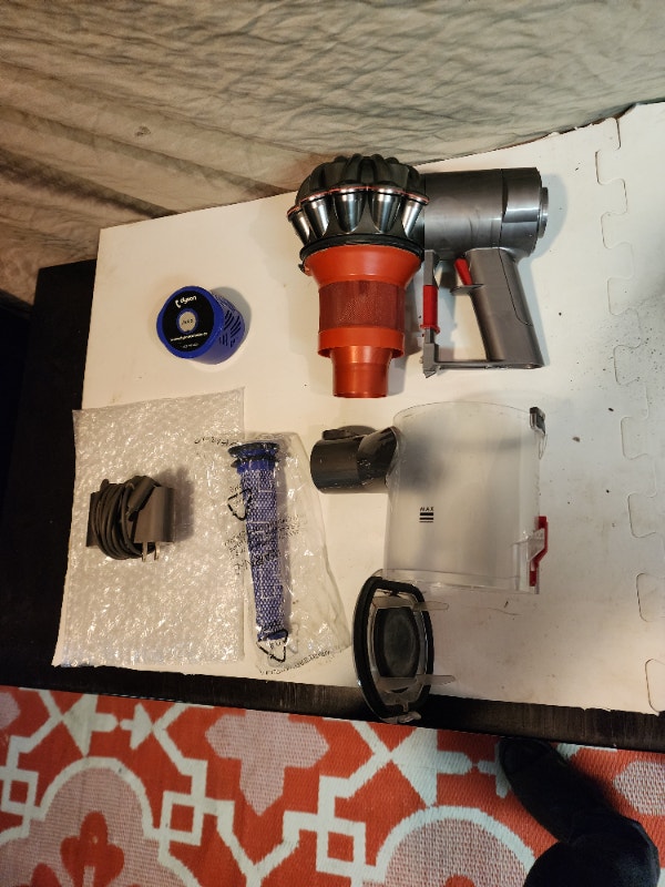 Dyson V6 Silver Vacuum Cleaner ONLY Refurbished cordless - photo 3