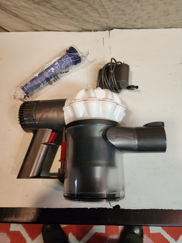 Dyson V6 Silver Vacuum Cleaner ONLY Refurbished