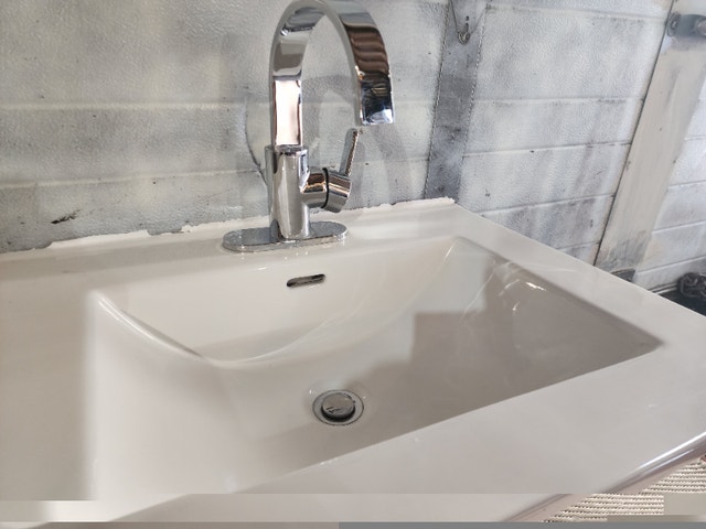 White Solid Ceramic Sink & Tap - photo 3