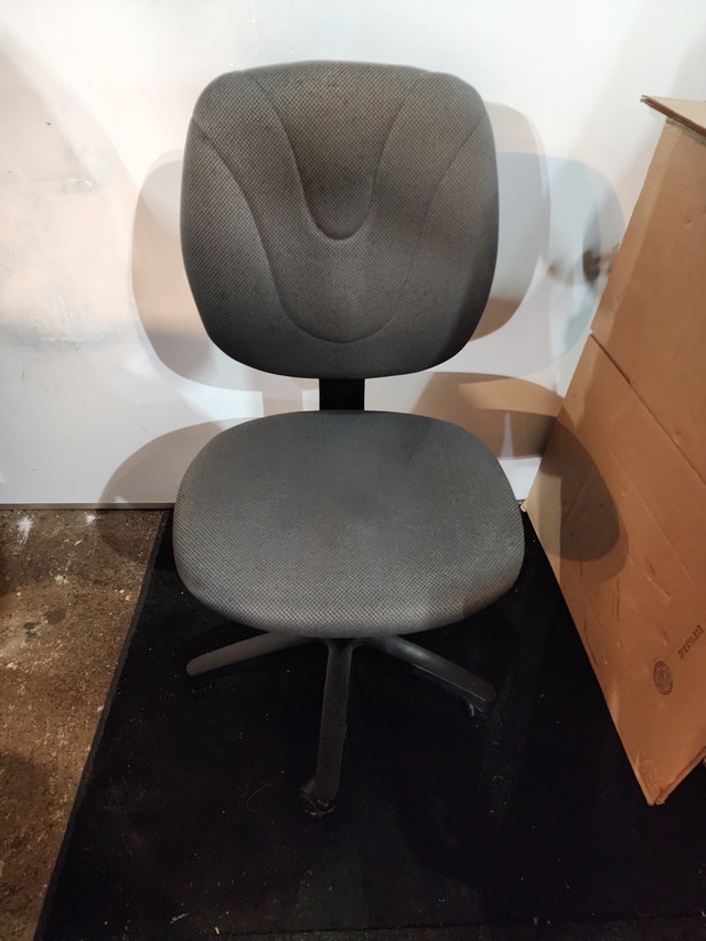 Gray Office Chair - No Arm Rests - Rolling