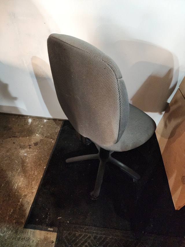 Gray Office Chair - No Arm Rests - Rolling - photo 3