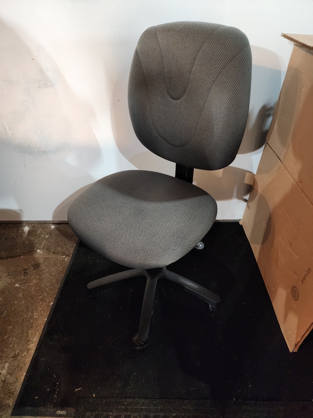 Gray Office Chair - No Arm Rests - Rolling - photo 5