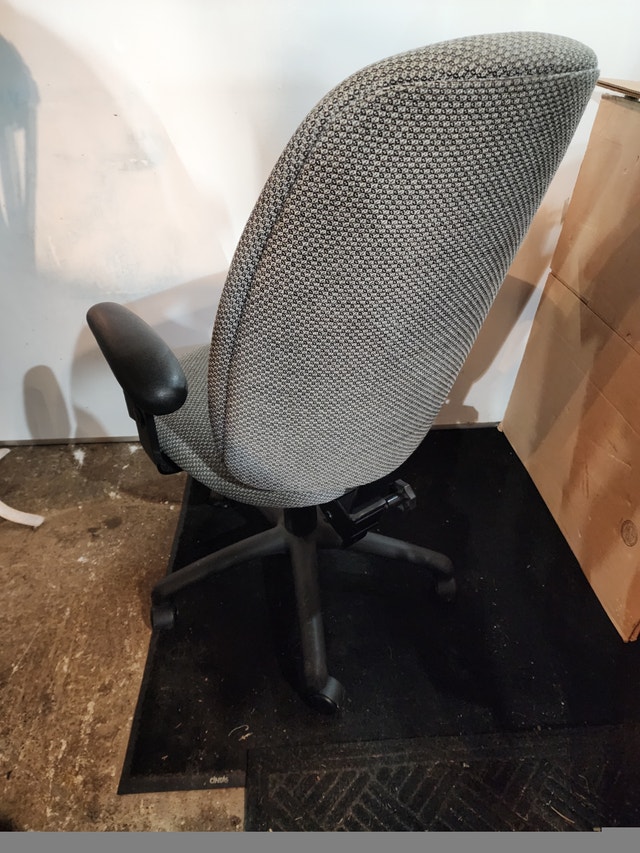 Gray Office Chair - Adjustable, Reclining, Rocking, Rolling - photo 3