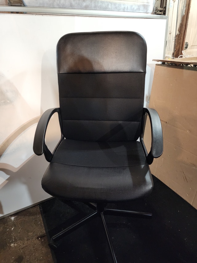 Black Office Chair - 2 Tone Rolling, Arm Rest - photo 4