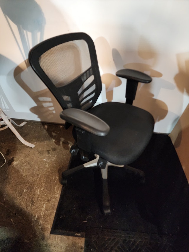 Black cloth office chair cooling reclining back rolling tilt - photo 4
