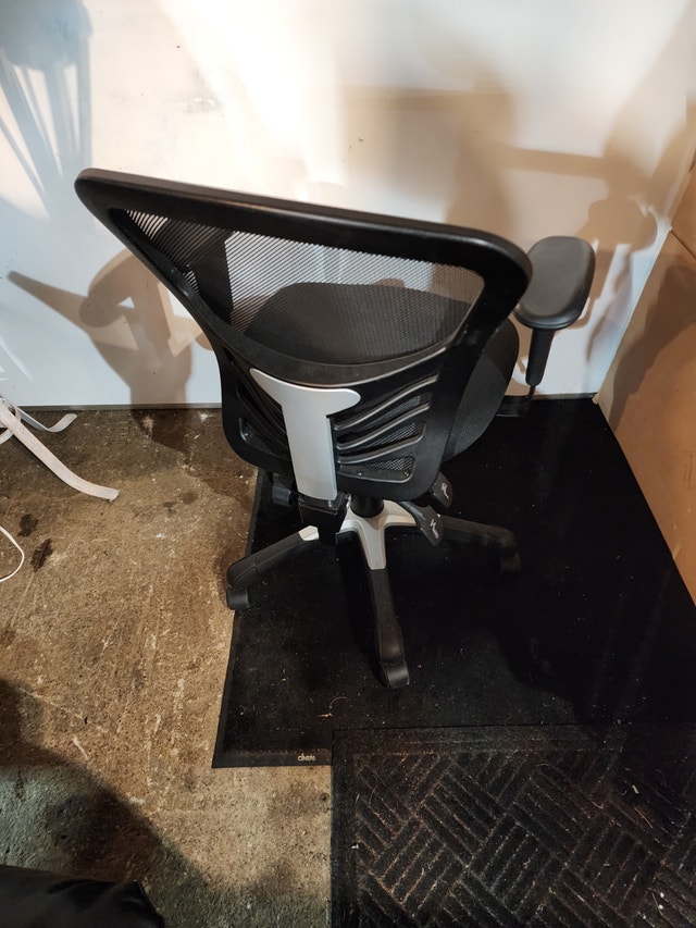 Black cloth office chair cooling reclining back rolling tilt - photo 5