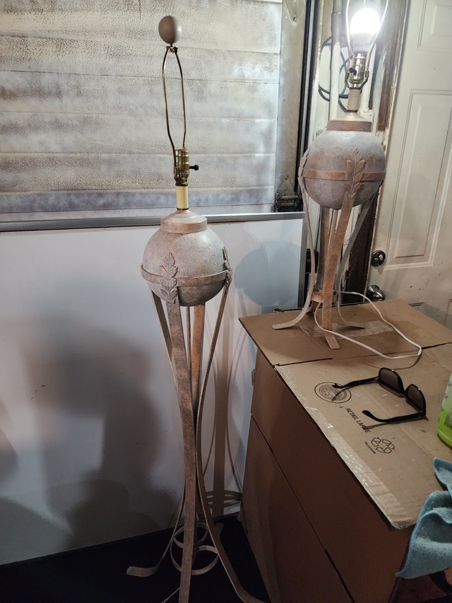 2 Lamps matching white heavy metal