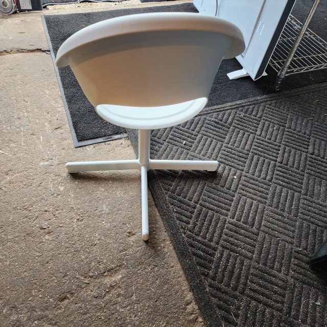 White Bucket Seat Chair - Adjustable Height - photo 4