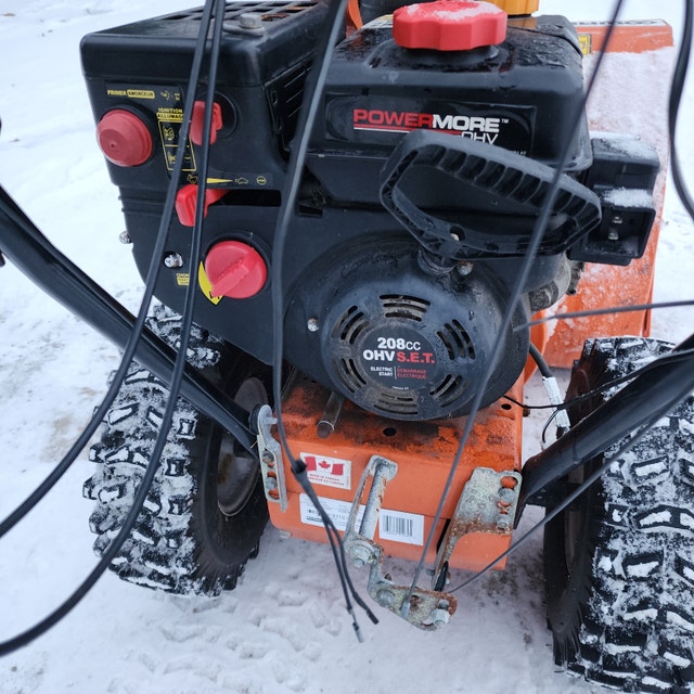 Columbia 24'' Gas Snow Blower - Dual Stage - photo 5