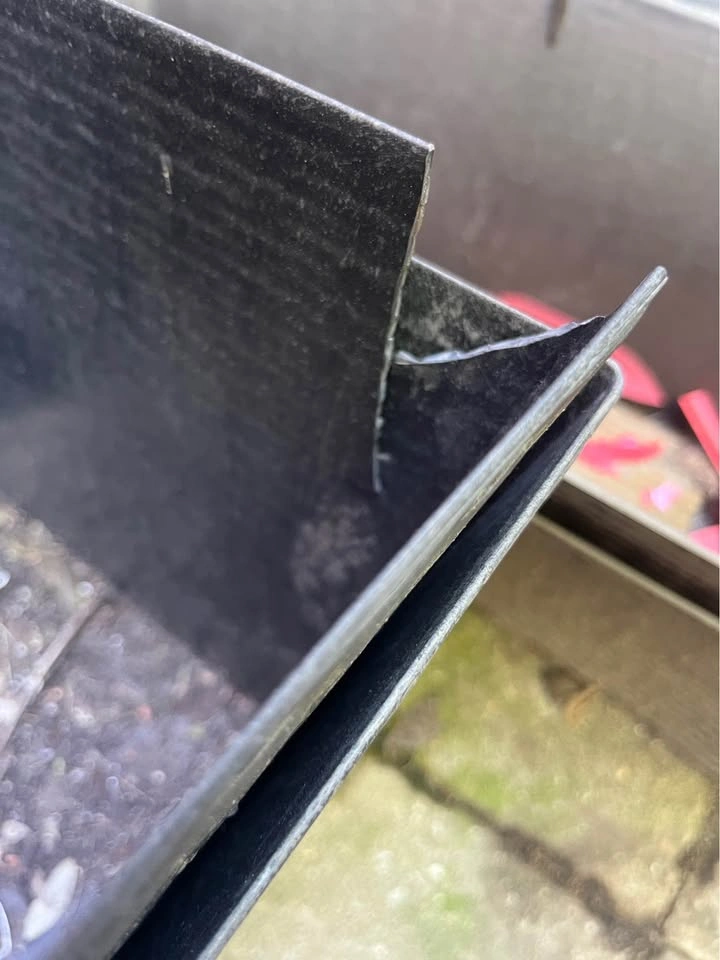 4 Dark Plastic Planters - photo 3