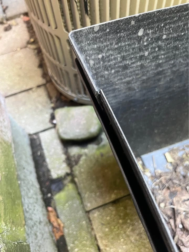 4 Dark Plastic Planters - photo 4