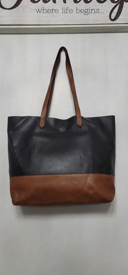 Women's SevenDays Large Tote Purse image indicator(2)