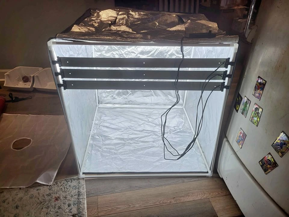 32x32" Photo Light Box with 3 LED Panels & 6 Backdrops