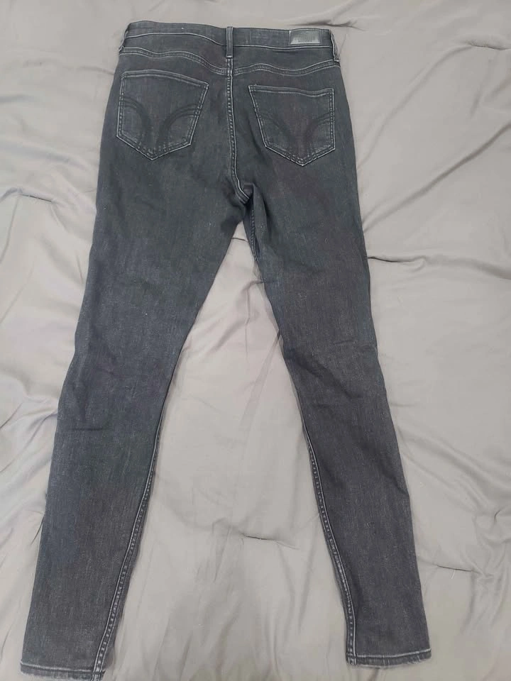 Hollister Ultra High-Rise Super Skinny Ripped Black Jeans W29 L2 - photo 2