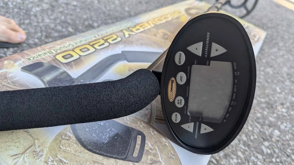 Bounty Hunter Discovery 2200 Metal Detector - photo 3