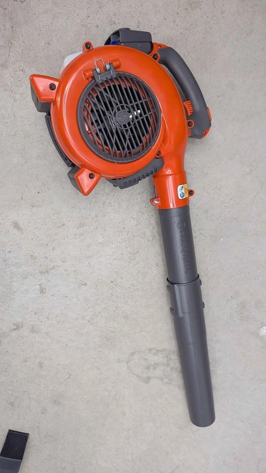 Husqvarna 125BV Gas Leaf Blower BRAND NEW - photo 2