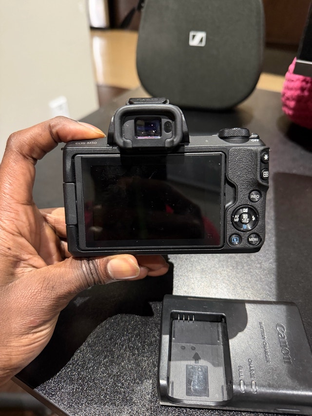 Canon EOS M50 Mirrorless Camera - photo 2