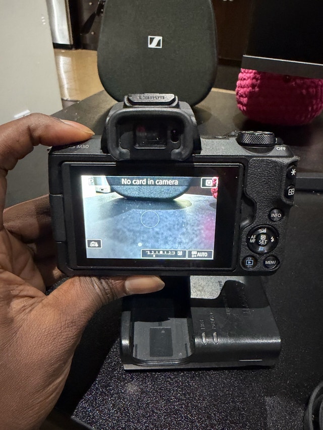 Canon EOS M50 Mirrorless Camera - photo 3