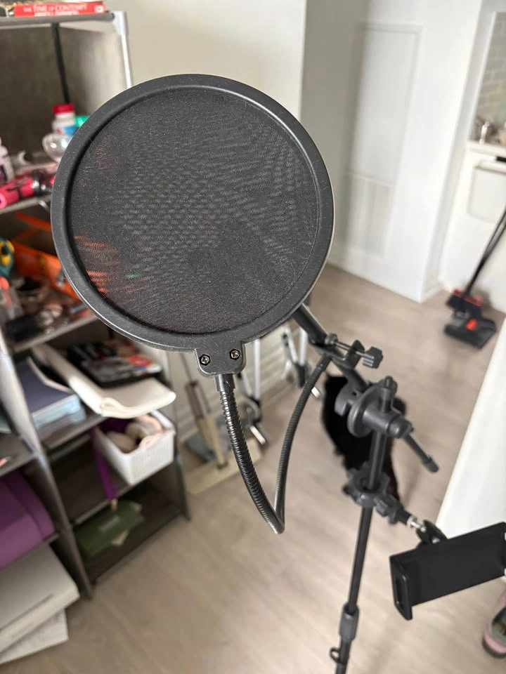 Mic stand with pop filter and ipad holder - photo 2