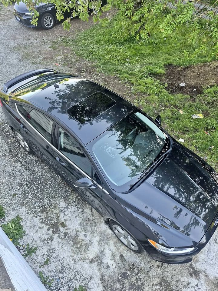 Black Ford Fusion SE with Sunroof