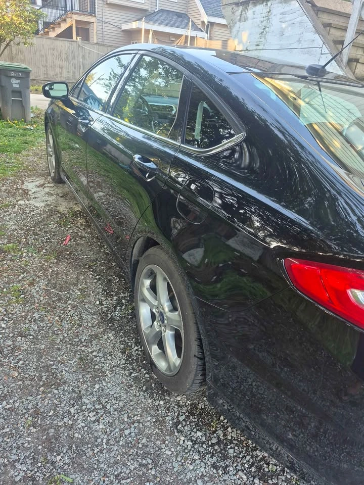 Black Ford Fusion SE with Sunroof - photo 2