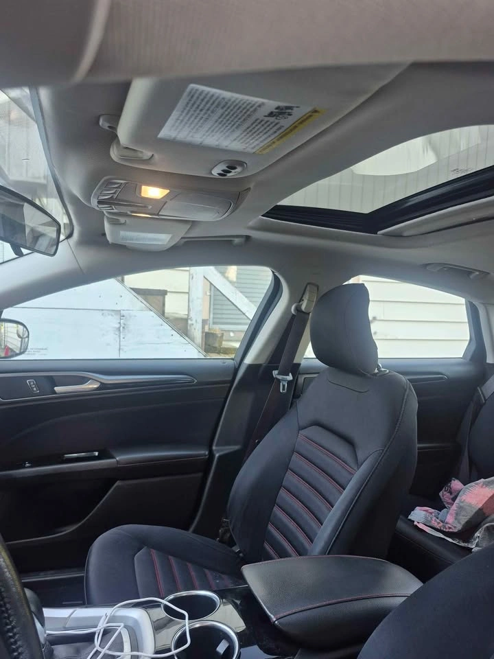 Black Ford Fusion SE with Sunroof - photo 3