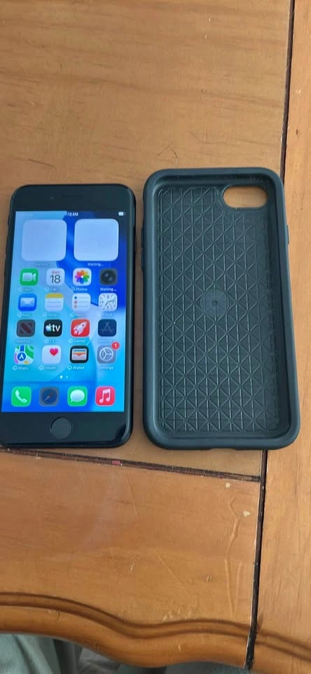 Apple iPhone SE 64GB - Good Condition w/ Case