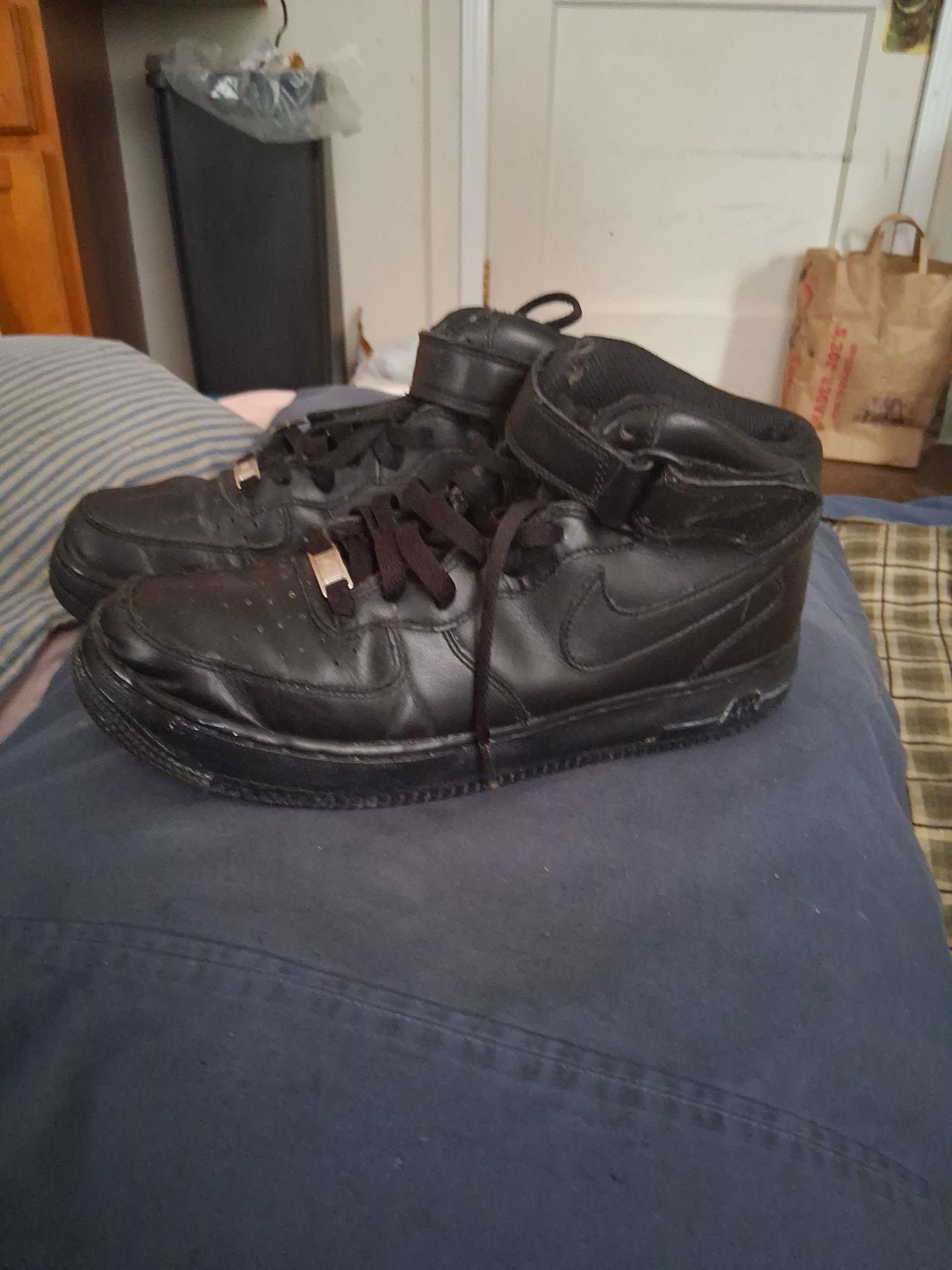 Nike Air Force 1s Size 8.5 Men's - photo 3