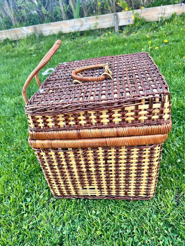 Wicker Picnic Basket - Classic Design